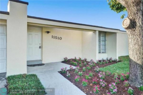 Fully Renovated Pool Home In Sunrise, Sunrise